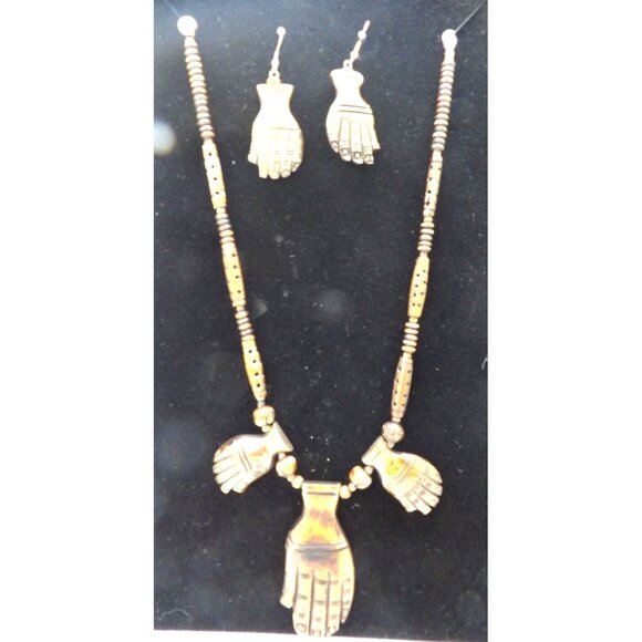 African Hand Carved Wood Necklace and Earing Set, Hands New - Picture 2 of 5